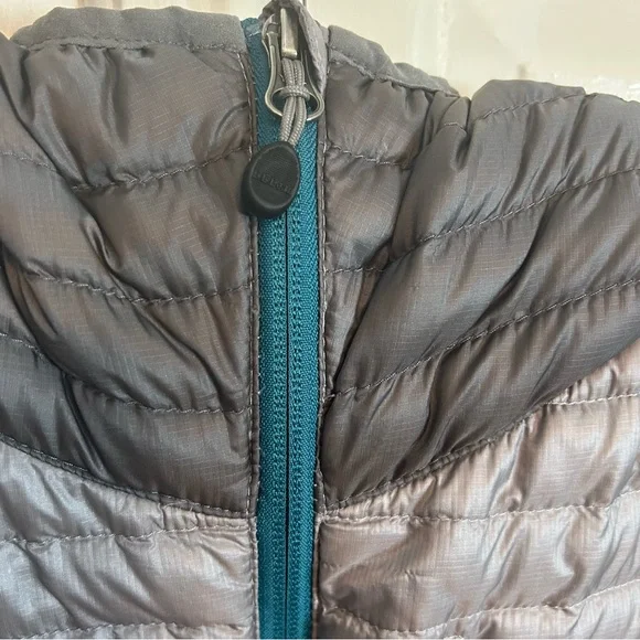 L.L. Bean Ultralight 850 Down Sweater Hooded Jacket - Sz XS - Picture 3 of 14